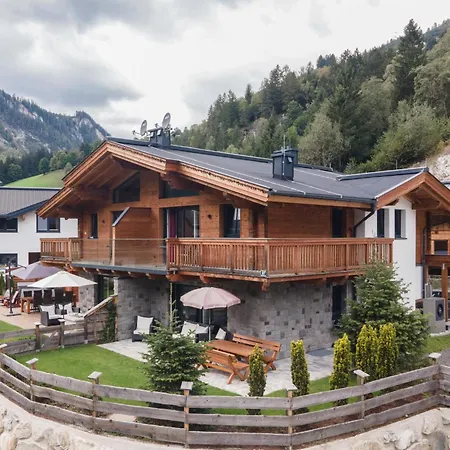 Elise Alpstuga Wald im Pinzgau